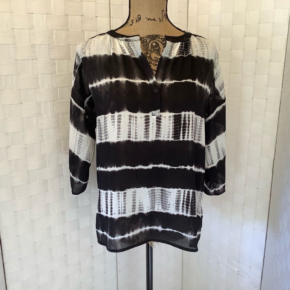 Nwt Vince Camuto black white blouse size XS